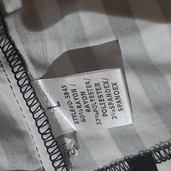 Striped Crop Top - Picture 11 of 12